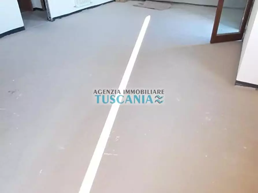 Immagine 2 di Casa trifamiliare in vendita  a Cecina