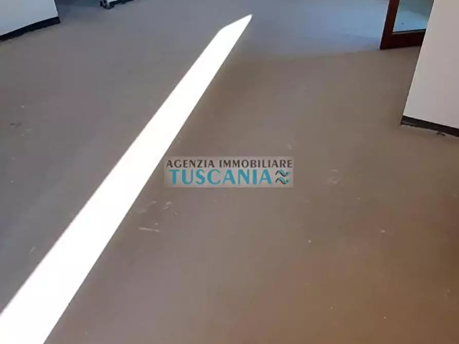 Immagine 8 di Casa trifamiliare in vendita  a Cecina