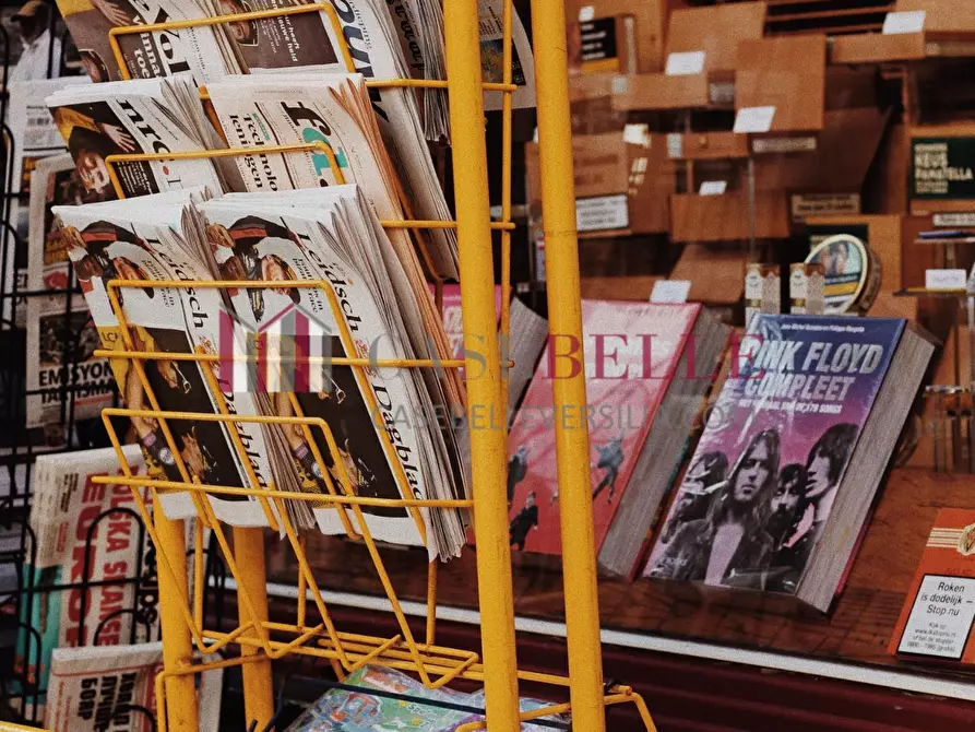 Immagine 1 di Attività commerciale in vendita  a Pietrasanta