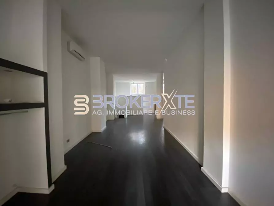 Immagine 7 di Locale commerciale in affitto  a Carrara