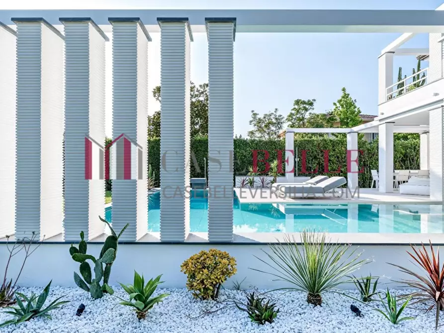 Immagine 1 di Villa in affitto  a Forte Dei Marmi