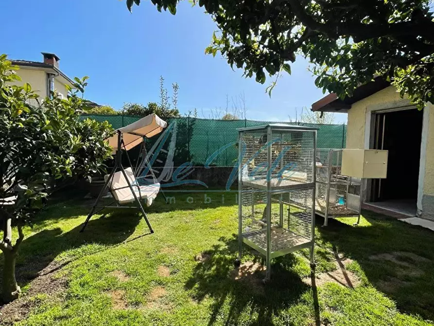 Immagine 2 di Casa indipendente in vendita  a Massa