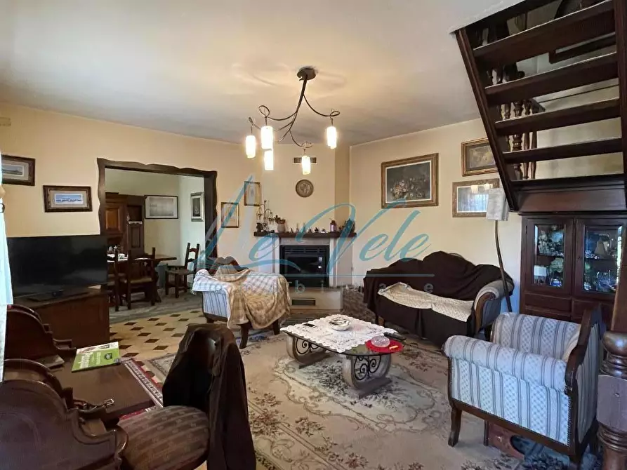 Immagine 8 di Casa indipendente in vendita  a Massa