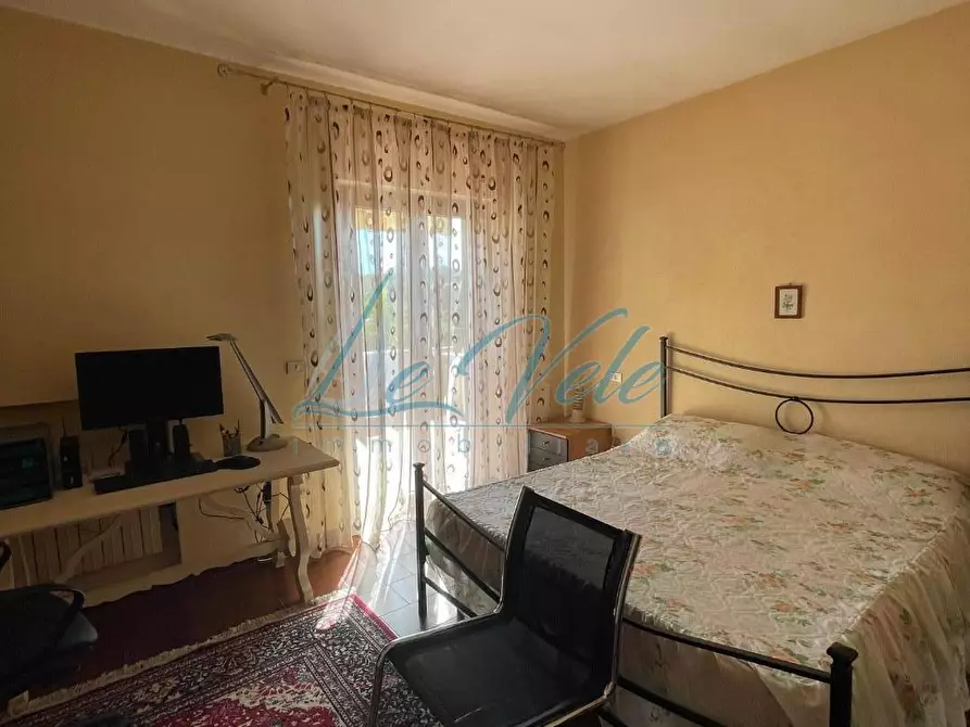 Immagine 13 di Casa indipendente in vendita  a Massa