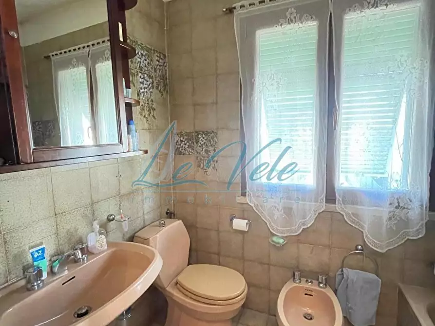 Immagine 15 di Casa indipendente in vendita  a Massa