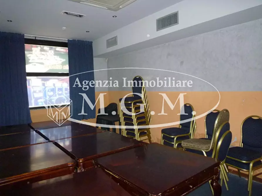 Immagine 19 di Locale commerciale in affitto  a Castelfranco Di Sotto