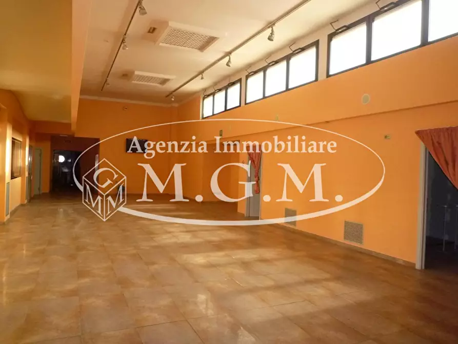 Immagine 9 di Locale commerciale in affitto  a Castelfranco Di Sotto