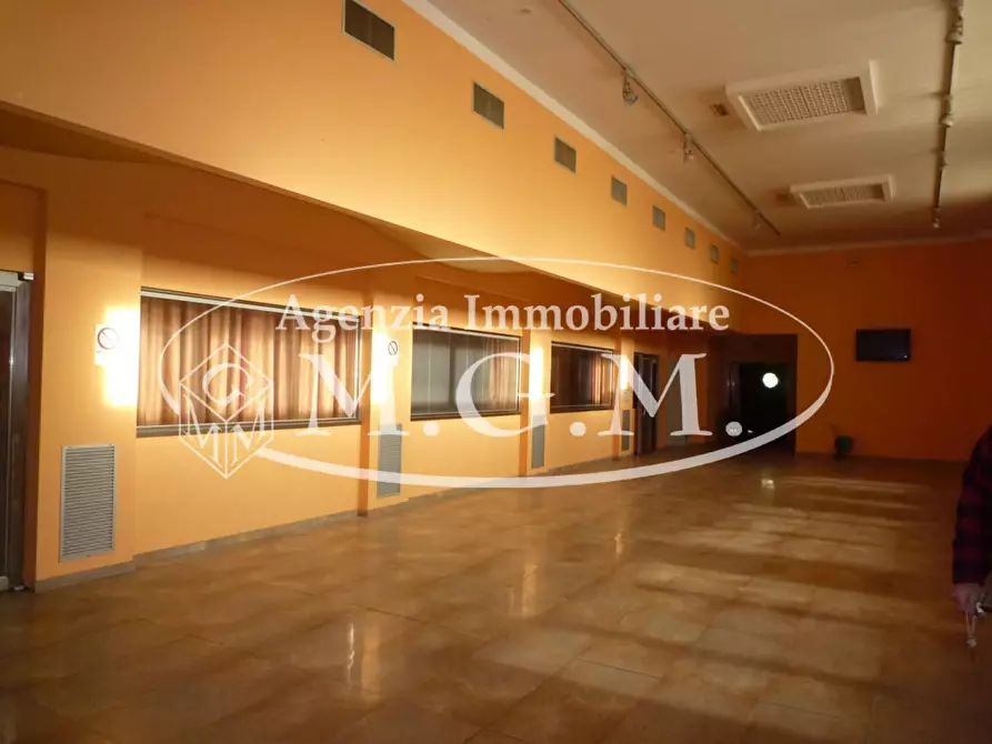 Immagine 8 di Locale commerciale in affitto  a Castelfranco Di Sotto