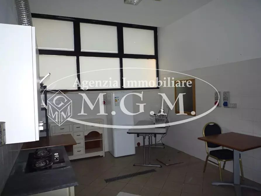 Immagine 16 di Locale commerciale in affitto  a Castelfranco Di Sotto