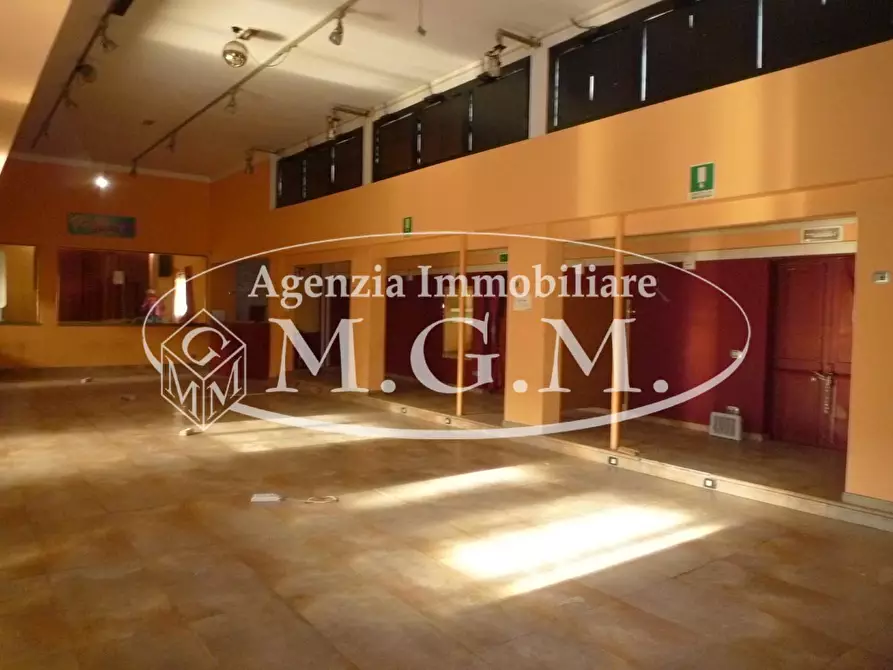 Immagine 10 di Locale commerciale in affitto  a Castelfranco Di Sotto