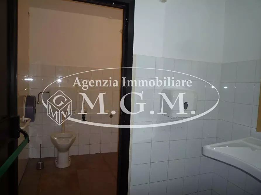 Immagine 7 di Locale commerciale in affitto  a Castelfranco Di Sotto