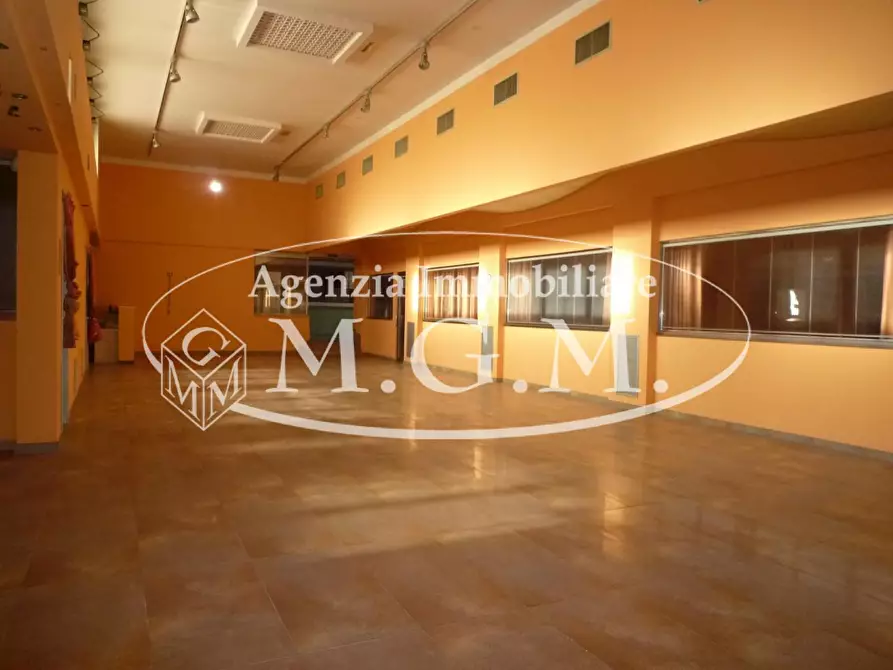 Immagine 2 di Locale commerciale in affitto  a Castelfranco Di Sotto