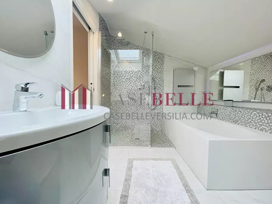 Immagine 34 di Villa in affitto  a Forte Dei Marmi