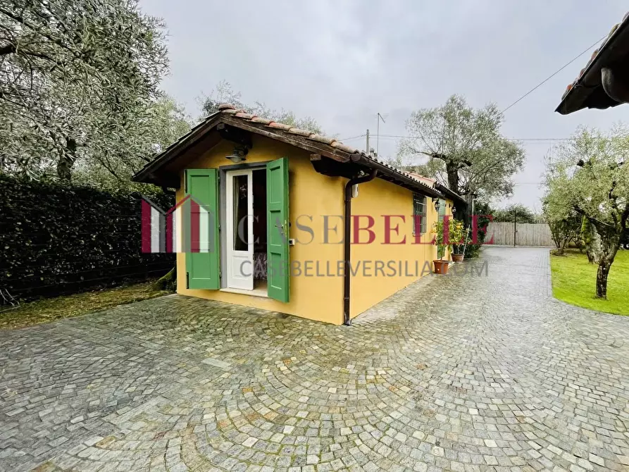 Immagine 39 di Casa indipendente in affitto  a Forte Dei Marmi