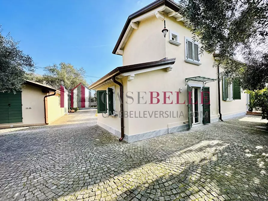 Immagine 51 di Casa indipendente in affitto  a Forte Dei Marmi