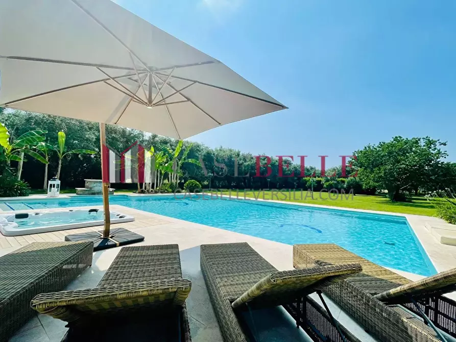 Immagine 1 di Casa indipendente in affitto  a Forte Dei Marmi