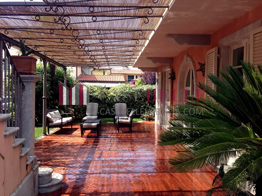 Immagine 62 di Casa indipendente in affitto  a Forte Dei Marmi