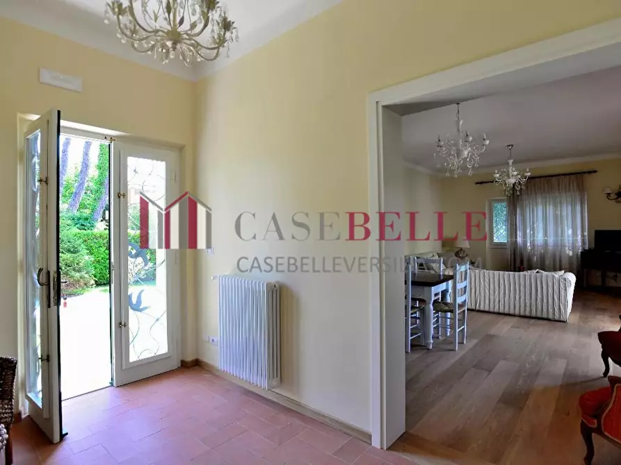 Immagine 2 di Villa in affitto  a Forte Dei Marmi