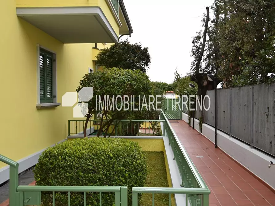 Immagine 3 di Appartamento in affitto  a Massa