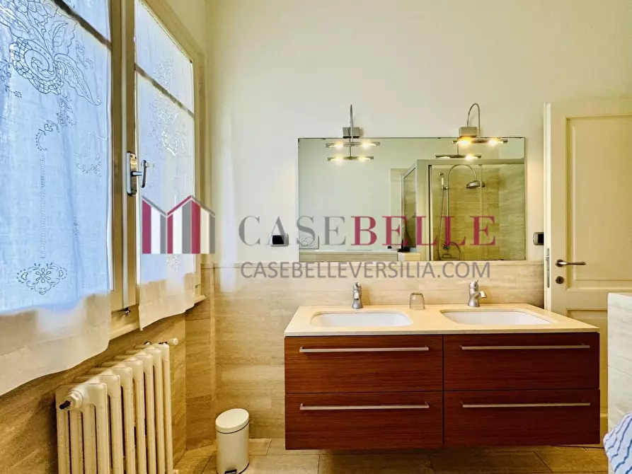 Immagine 46 di Villa in affitto  a Forte Dei Marmi