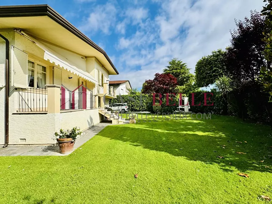 Immagine 55 di Villa in affitto  a Forte Dei Marmi