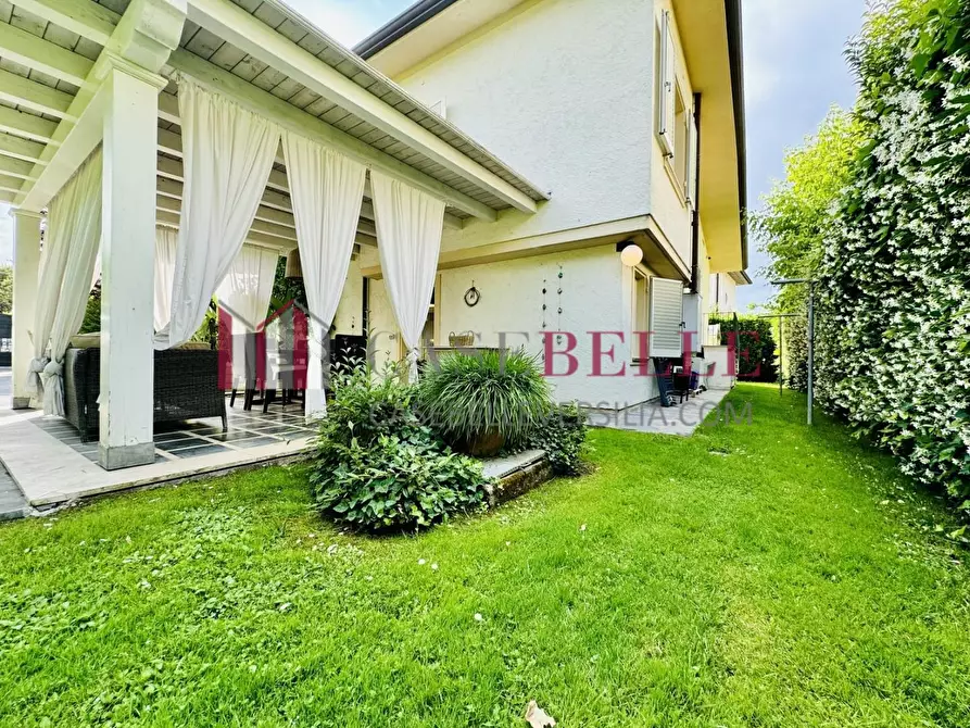 Immagine 2 di Villa in affitto  a Forte Dei Marmi