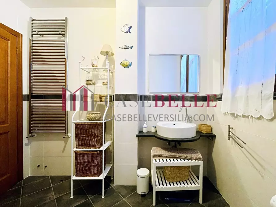 Immagine 38 di Casa bifamiliare in affitto  a Seravezza