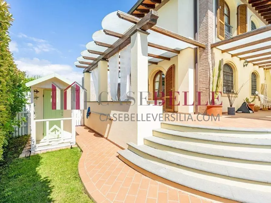 Immagine 54 di Casa bifamiliare in affitto  a Seravezza