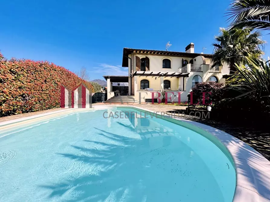 Immagine 2 di Casa bifamiliare in affitto  a Seravezza