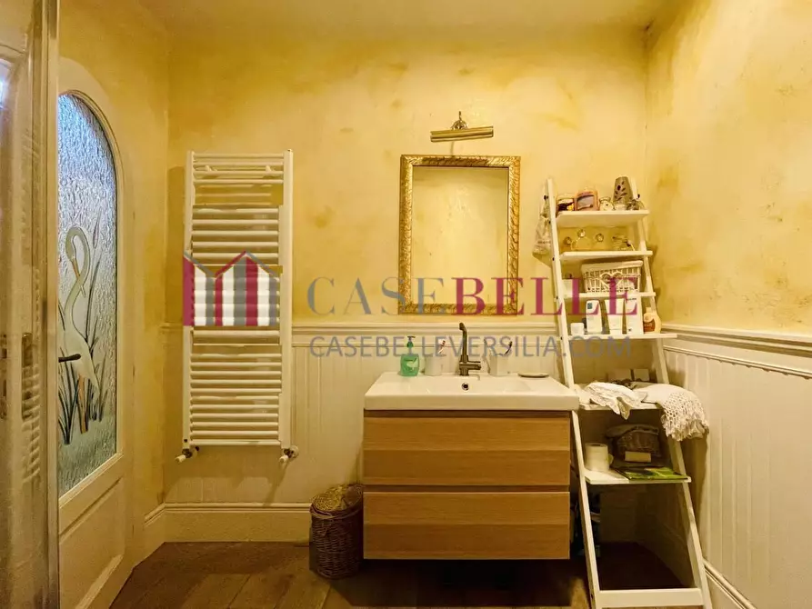 Immagine 45 di Villa in affitto  a Seravezza