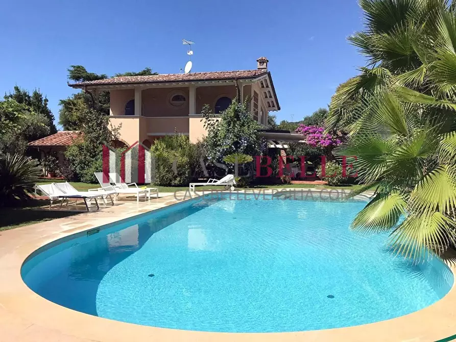 Immagine 2 di Villa in affitto  a Seravezza