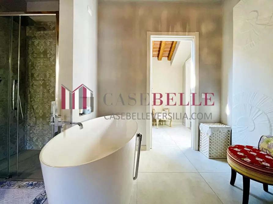 Immagine 78 di Villa in affitto  a Seravezza