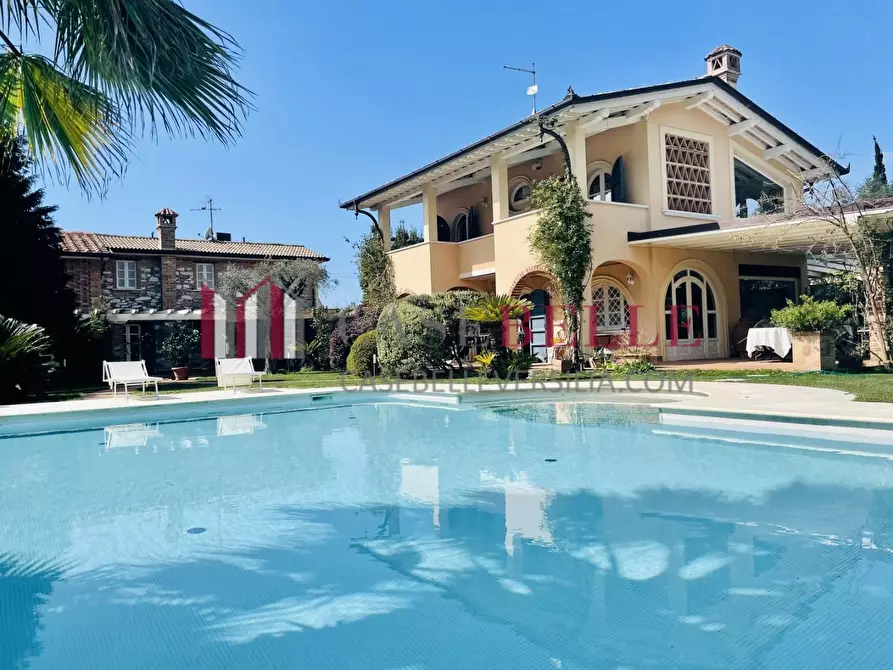 Immagine 1 di Villa in affitto  a Seravezza