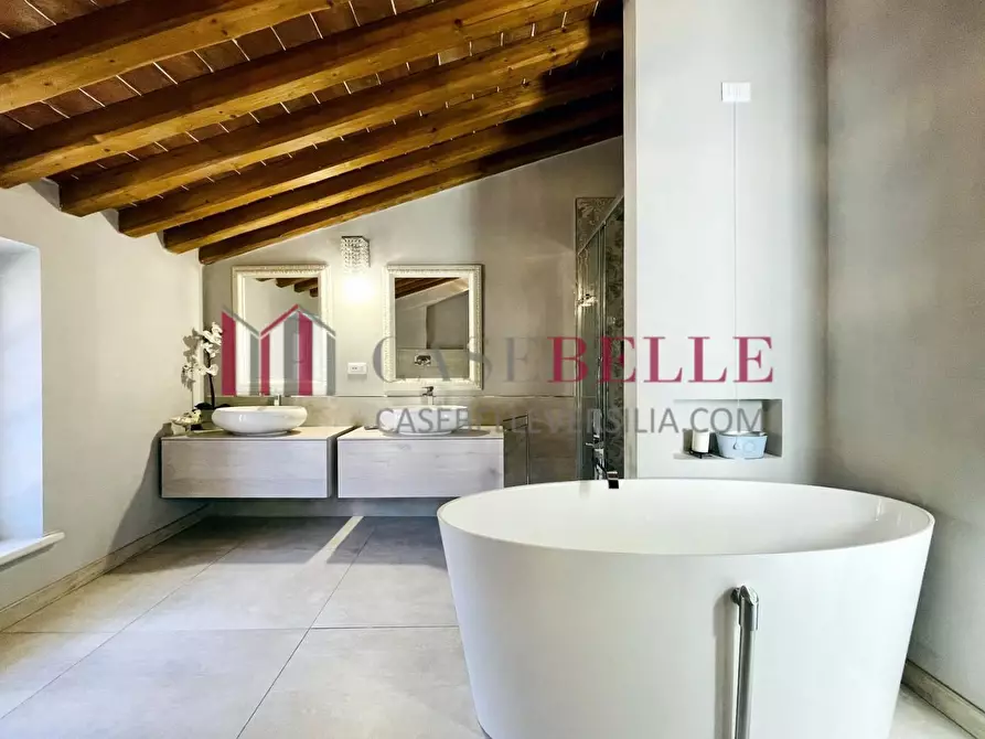 Immagine 76 di Villa in affitto  a Seravezza