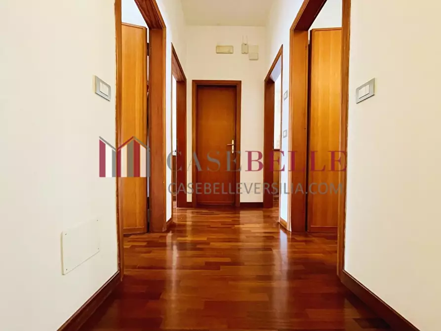 Immagine 47 di Villa in vendita  a Camaiore