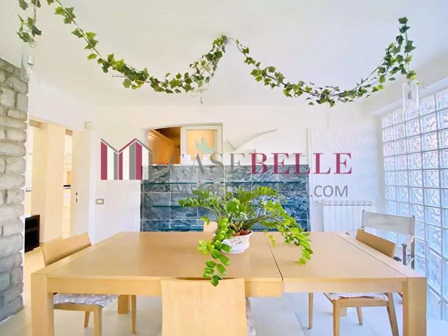 Immagine 12 di Villa in vendita  a Camaiore