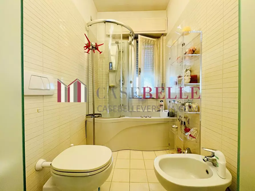 Immagine 50 di Villa in vendita  a Camaiore