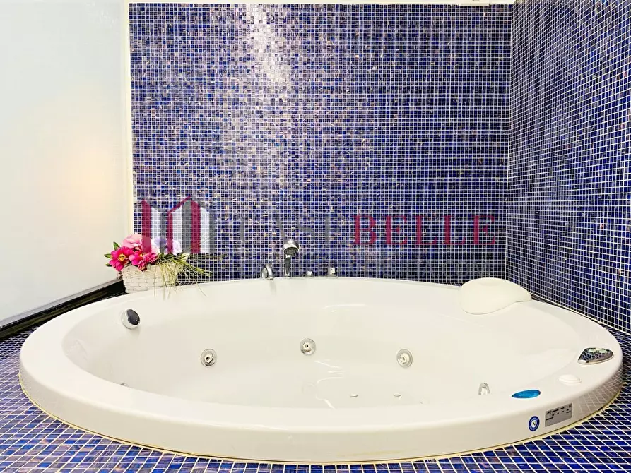 Immagine 20 di Villa in vendita  a Camaiore