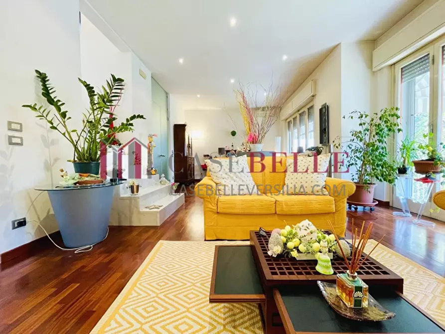 Immagine 39 di Villa in vendita  a Camaiore