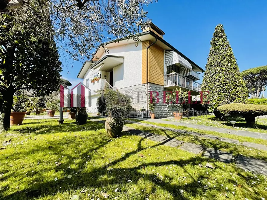 Immagine 71 di Villa in vendita  a Camaiore