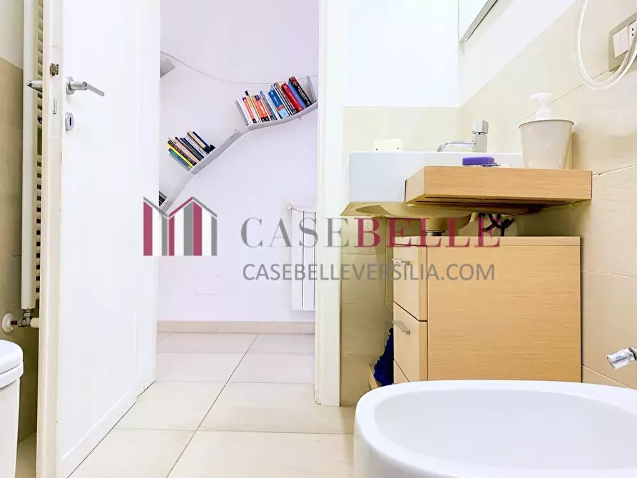 Immagine 22 di Villa in vendita  a Camaiore