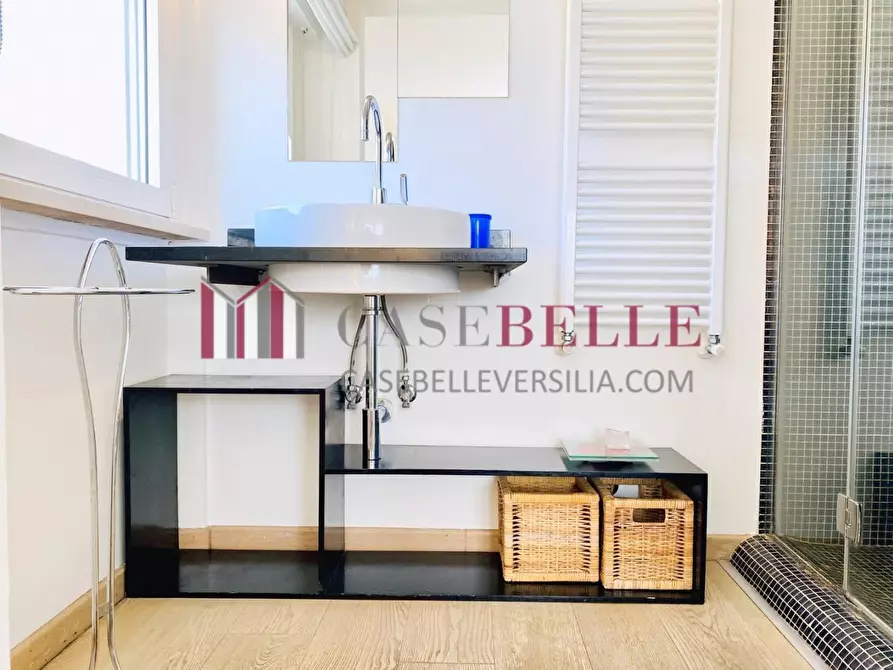 Immagine 30 di Villa in vendita  a Camaiore