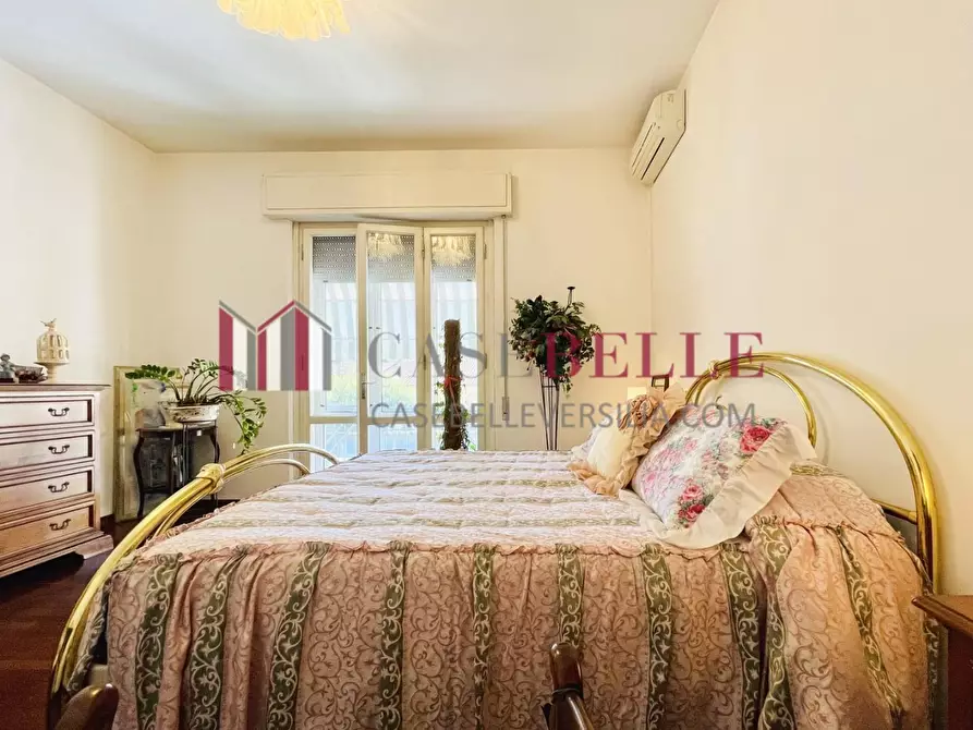 Immagine 53 di Villa in vendita  a Camaiore