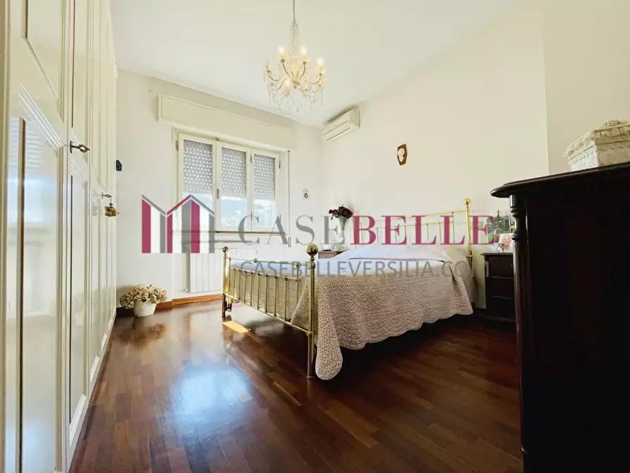 Immagine 56 di Villa in vendita  a Camaiore