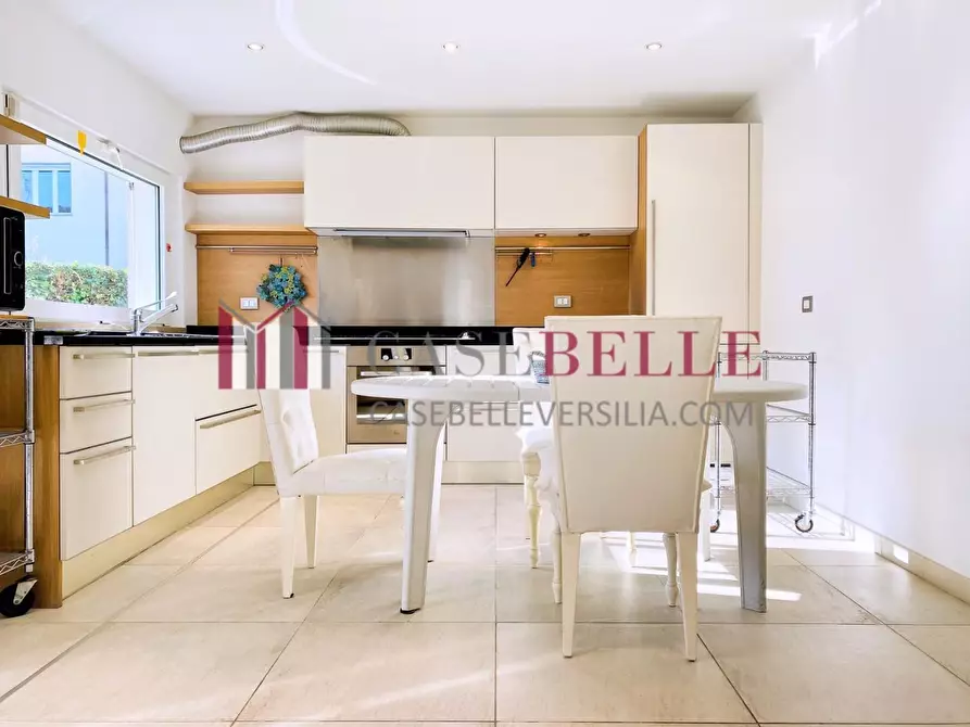 Immagine 6 di Villa in vendita  a Camaiore