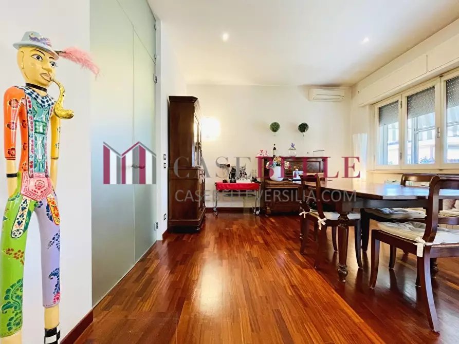 Immagine 40 di Villa in vendita  a Camaiore