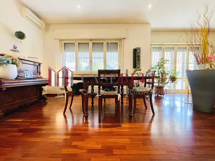 Immagine 45 di Villa in vendita  a Camaiore