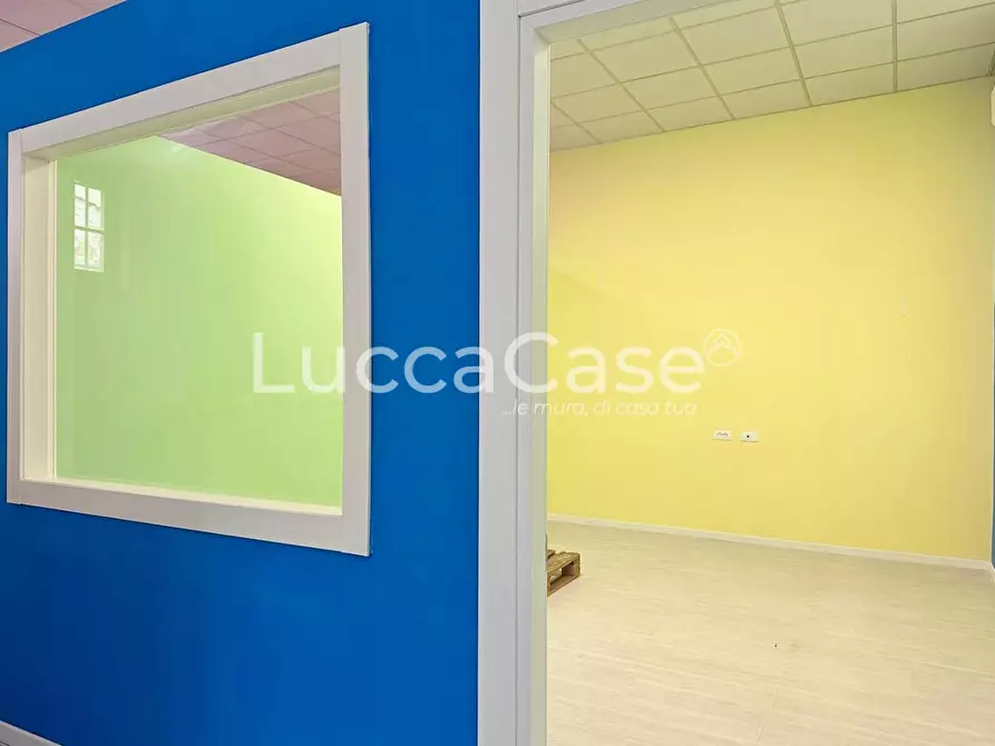Immagine 7 di Locale commerciale in affitto  a Lucca