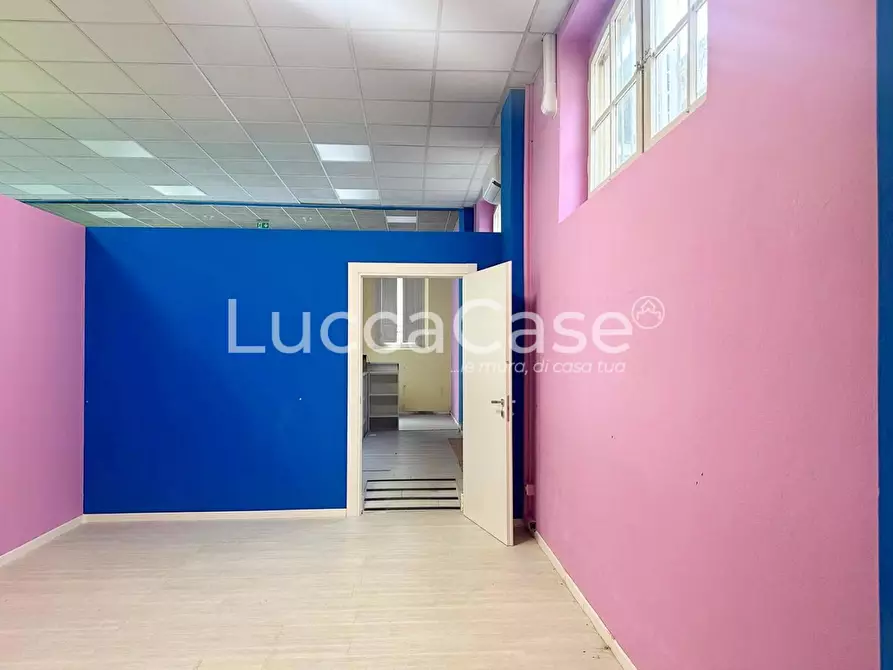 Immagine 12 di Locale commerciale in affitto  a Lucca