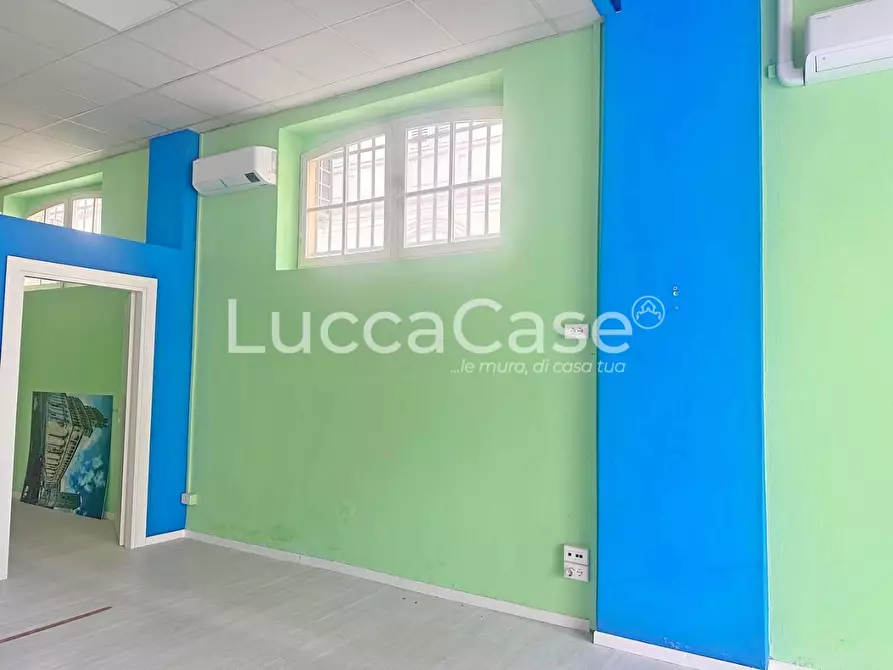 Immagine 6 di Locale commerciale in affitto  a Lucca